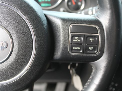 Used 2014 Jeep Wrangler Rubicon w/ Power Convenience Group image 27