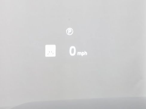 Used 2024 Land Rover Discovery Dynamic SE image 9