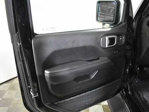 Used 2023 Jeep Gladiator Overland image 7