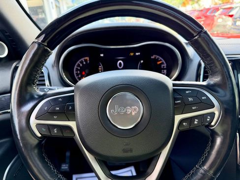 Used 2020 Jeep Grand Cherokee Overland AWD/4WD image 39