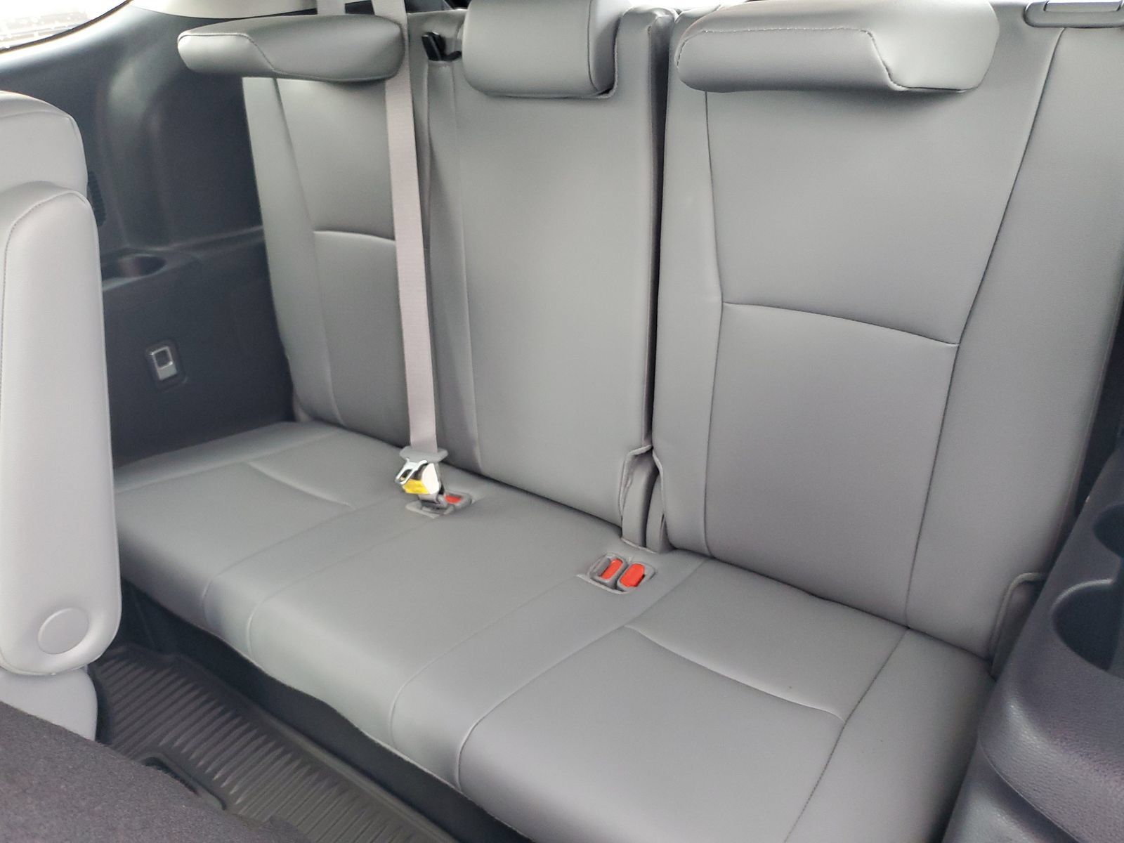 Used 2024 Toyota Highlander XLE AWD/4WD image 13