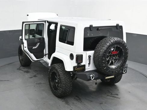 Used 2015 Jeep Wrangler Unlimited Sahara w/ Connectivity Group AWD/4WD image 47