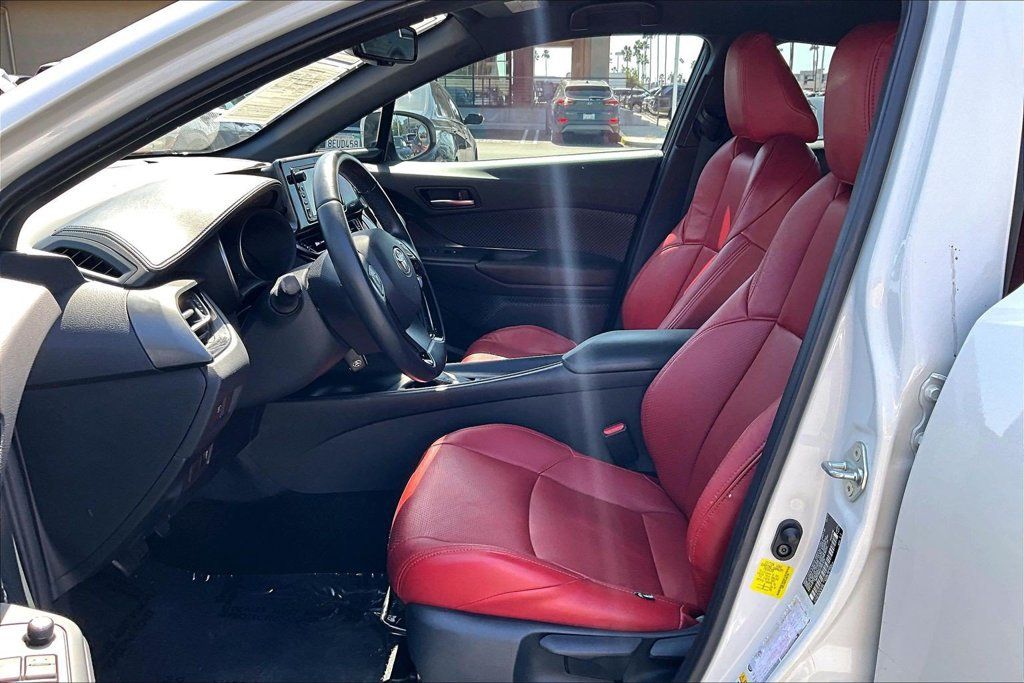 Used 2018 Toyota C-HR XLE FWD image 15