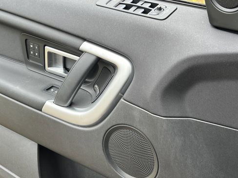 Used 2018 Land Rover Discovery Sport HSE image 30