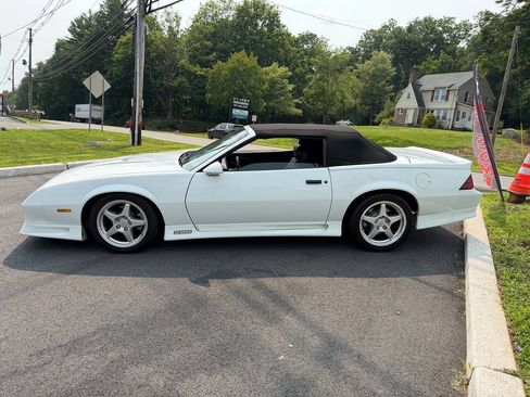 Used 1991 Chevrolet Camaro Z28 RWD image 4