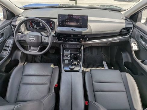 Used 2025 Nissan Rogue SL AWD/4WD image 15