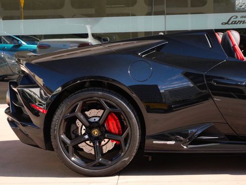 Used 2021 Lamborghini Huracan EVO image 21