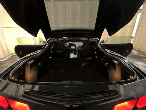 Used 2019 Chevrolet Corvette Stingray Coupe w/ 1LT RWD image 30