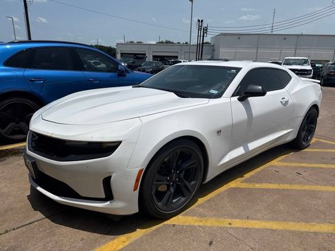 Used 2022 Chevrolet Camaro LT RWD image 2