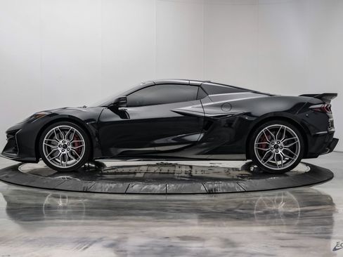Used 2024 Chevrolet Corvette Z06 RWD image 9