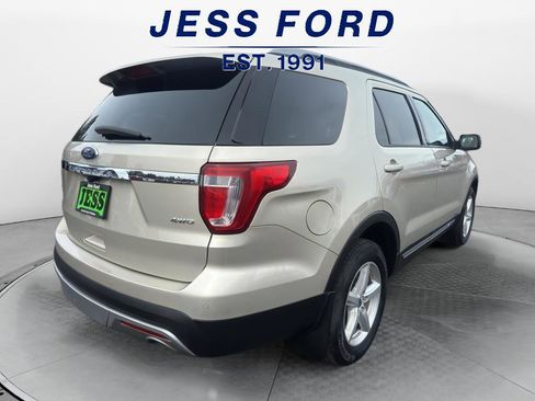 Used 2017 Ford Explorer XLT w/ Equipment Group 202A image 5