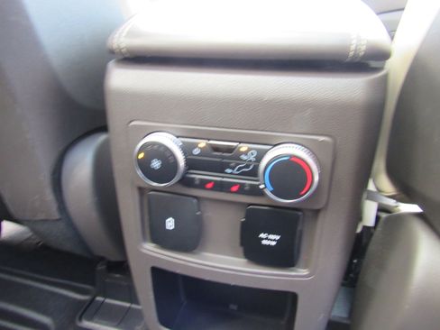 Used 2020 Ford Explorer Platinum w/ Premium Technology Package AWD/4WD image 37