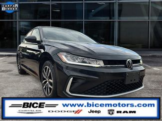 Used 2025 Volkswagen Jetta SE FWD video 1