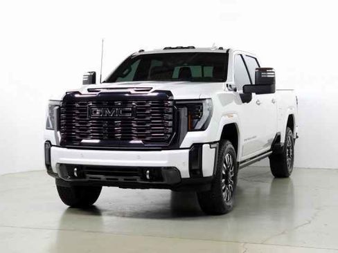 Used 2024 GMC Sierra 2500 Denali Ultimate w/ Max Trailering Package image 3