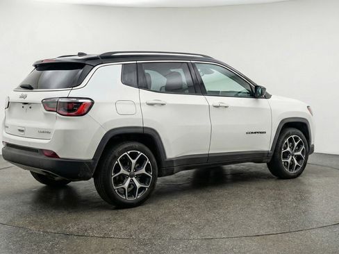 Used 2025 Jeep Compass Limited image 9