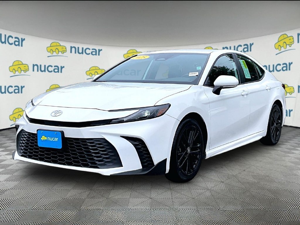 Used 2025 Toyota Camry SE FWD image 3