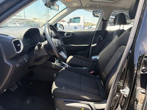 Used 2024 Hyundai Venue SEL FWD image 6