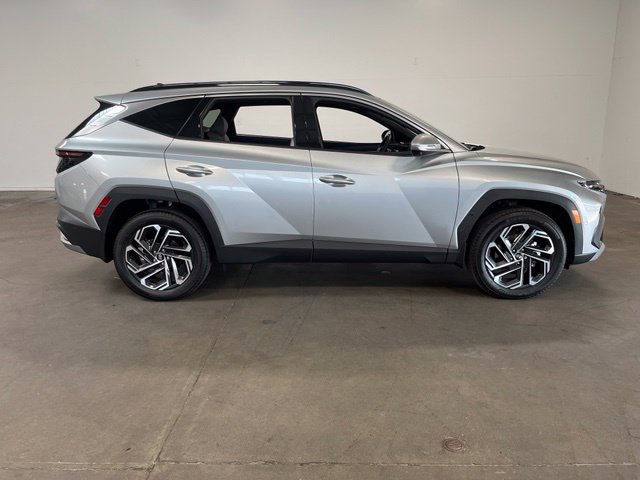 Used 2025 Hyundai Tucson Limited AWD/4WD image 2