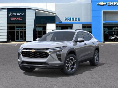 New 2026 Chevrolet Trax LT w/ Driver Confidence Package FWD image 30