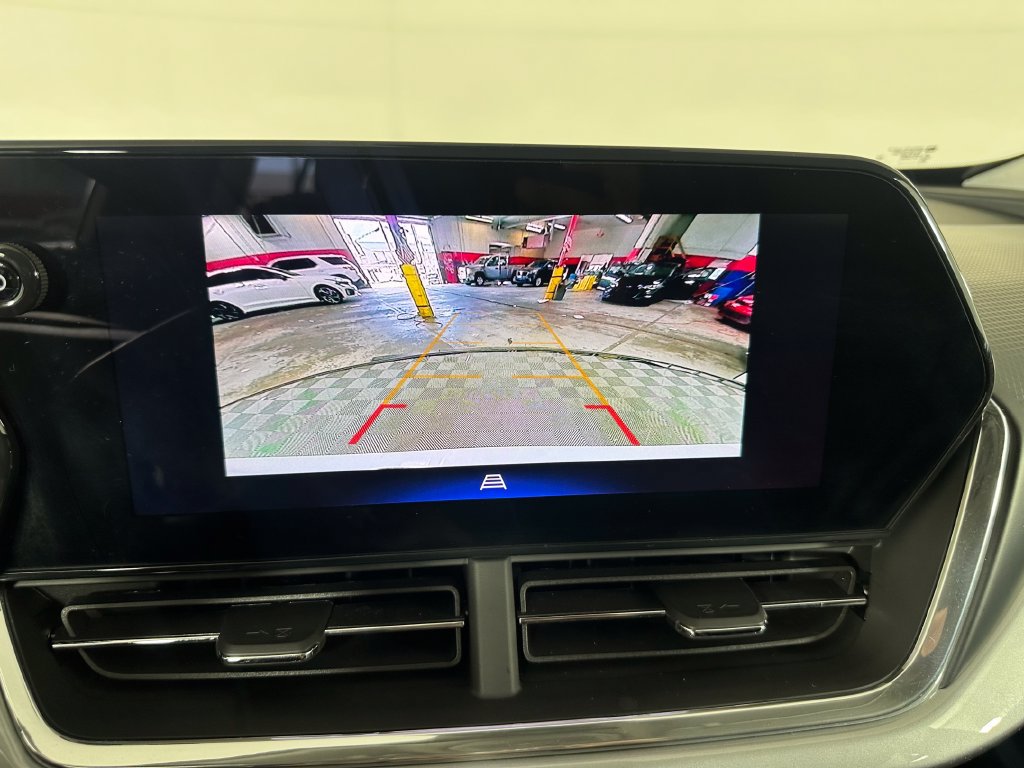 Used 2024 Chevrolet Trax LT FWD image 18