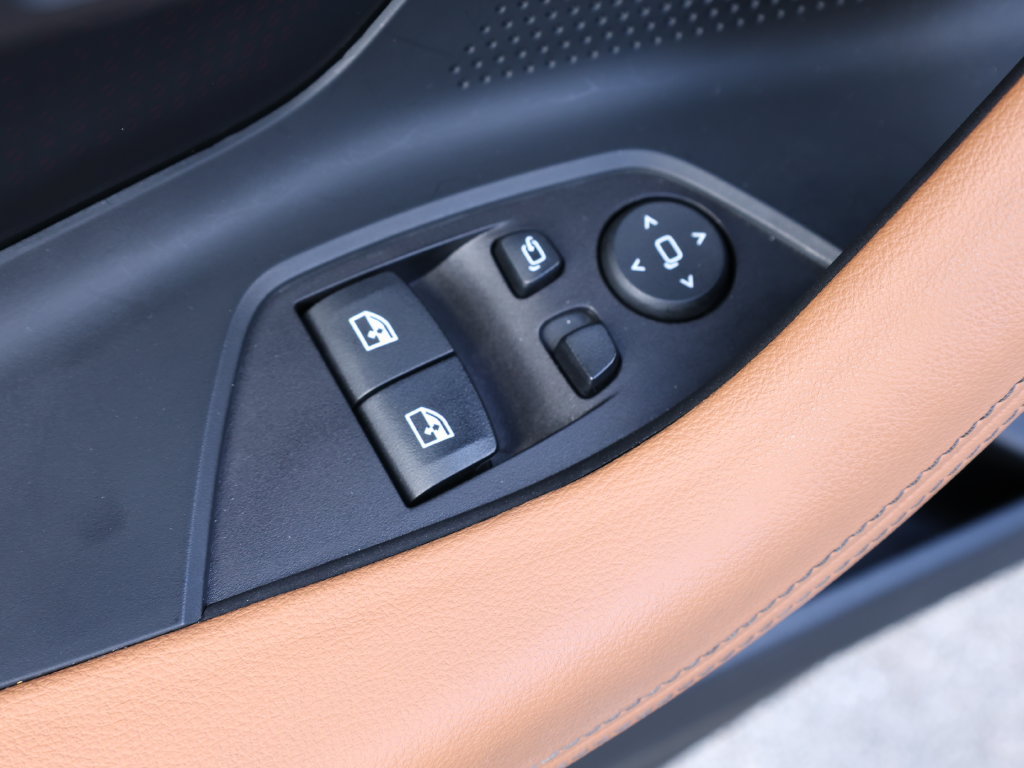 Used 2025 BMW M240i Coupe w/ Premium Package RWD image 11