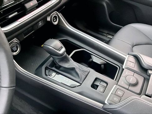 Used 2025 Toyota Grand Highlander FWD image 18