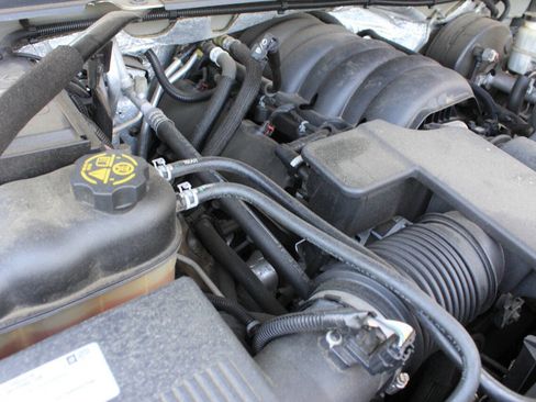 Used 2017 Chevrolet Suburban LT image 28