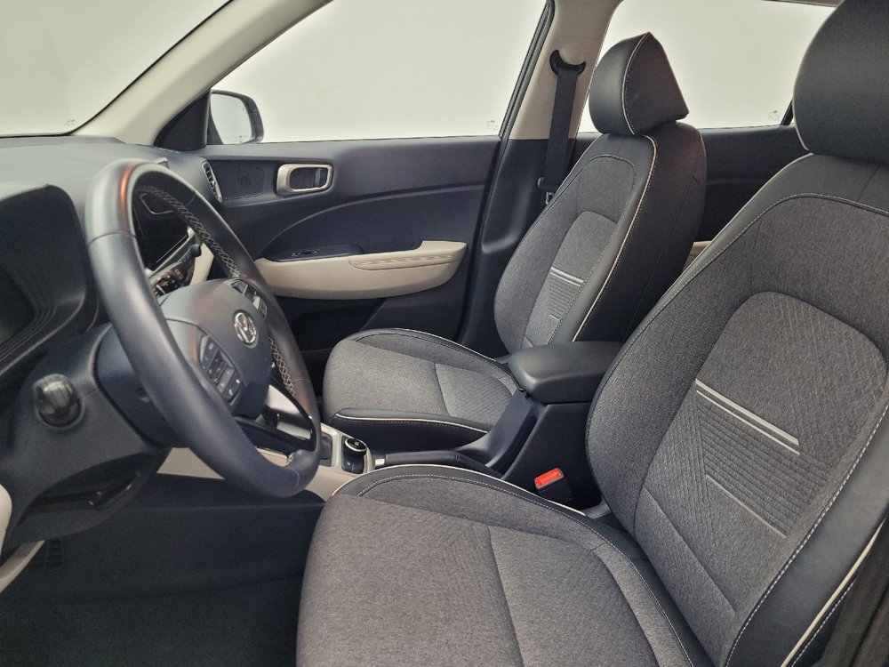 Used 2025 Hyundai Venue Limited FWD image 17