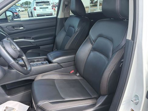 Used 2023 Nissan Pathfinder SL AWD/4WD image 11