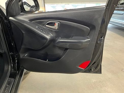Used 2011 Hyundai Tucson Limited w/ Premium Pkg 3 FWD image 12