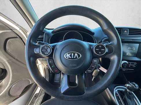 Used 2019 Kia Soul + image 9