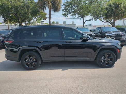 Used 2023 Jeep Grand Cherokee L Laredo RWD image 5