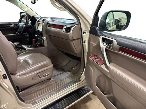 Used 2011 Lexus GX 460 w/ Comfort Plus Pkg image 11