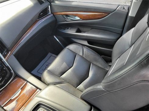 Used 2019 Cadillac Escalade ESV Premium Luxury image 13