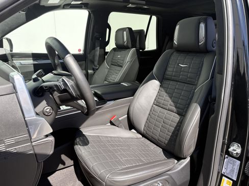 Used 2026 Cadillac Escalade V AWD/4WD image 12