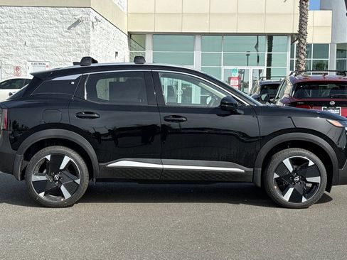 New 2025 Nissan Kicks SR image 3