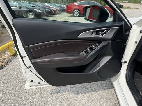 Used 2018 MAZDA MAZDA3 Touring FWD image 21