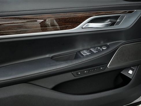 Used 2022 BMW 750i xDrive 750i xDrive w/ Luxury Rear Seating Package image 6