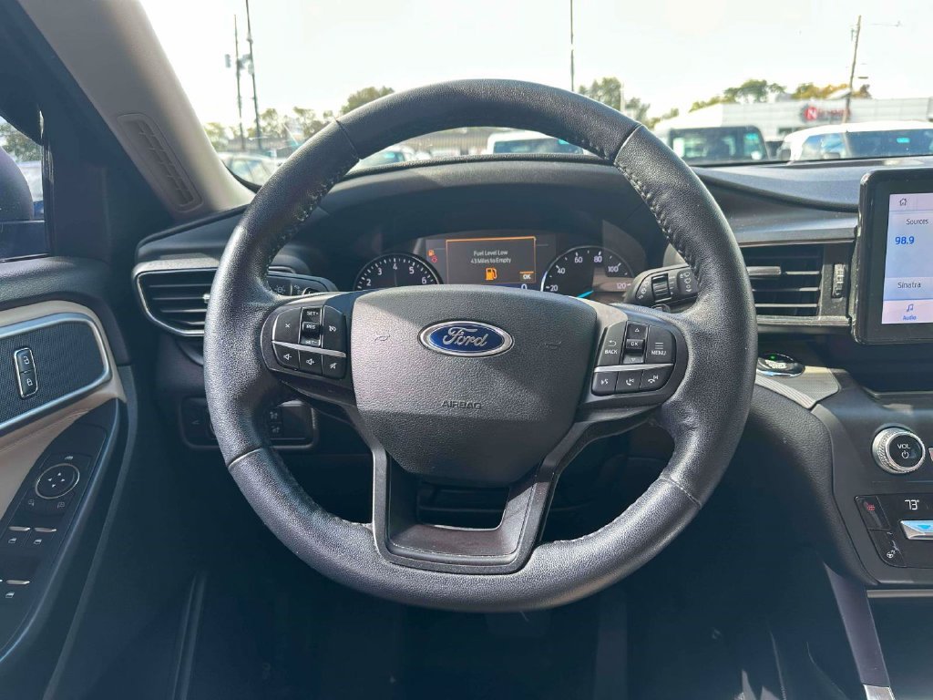 Used 2020 Ford Explorer XLT w/ Equipment Group 202A AWD/4WD image 15