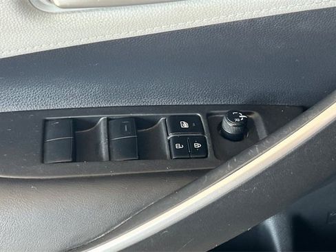 Used 2020 Toyota Corolla SE image 12