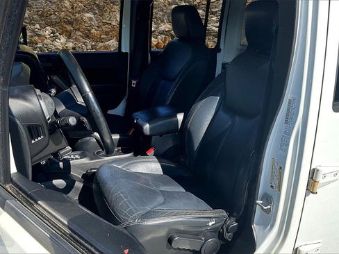 Used 2013 Jeep Wrangler Unlimited Sahara image 23