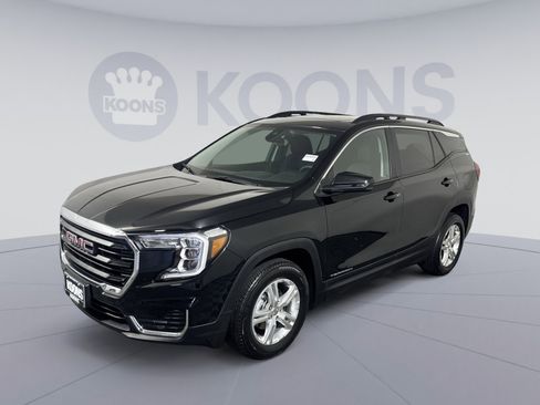 Used 2022 GMC Terrain SLE w/ Driver Convenience Package image 1