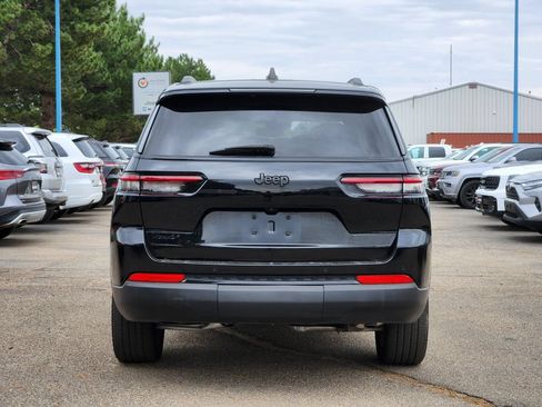 Used 2024 Jeep Grand Cherokee L Altitude AWD/4WD image 11