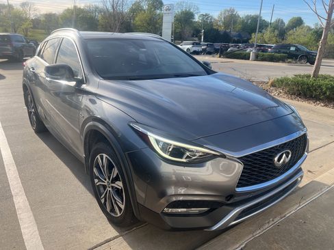 Certified 2017 INFINITI QX30 Premium w/ Navigation Package image 3