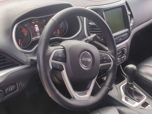 Used 2016 Jeep Cherokee Trailhawk AWD/4WD image 14