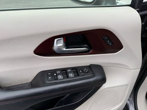 Used 2020 Chrysler Pacifica Limited w/ Advanced Safetytec Group image 20