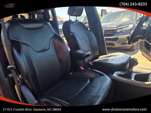 Used 2021 Jeep Compass Latitude FWD image 12