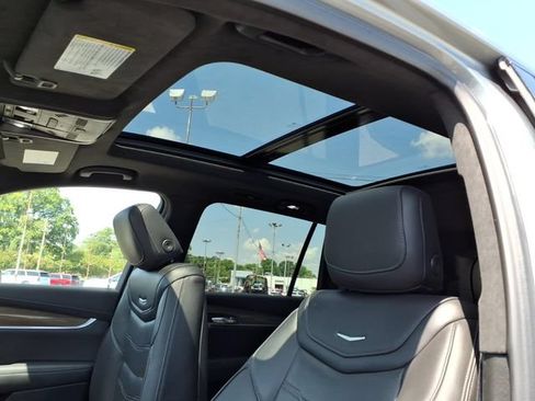 Certified 2024 Cadillac XT6 Sport w/ Platinum Package AWD/4WD image 17