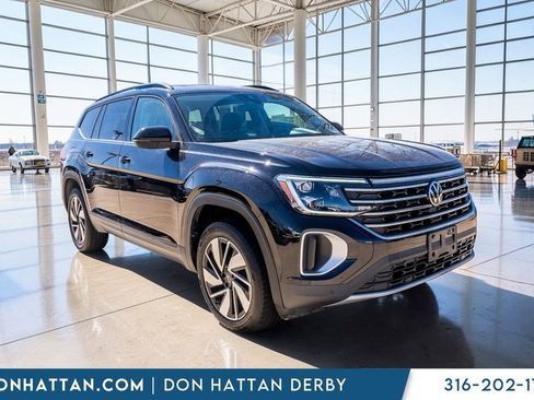 Used 2025 Volkswagen Atlas SE image 34