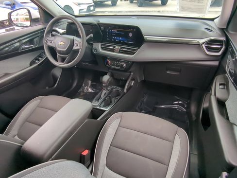 Used 2025 Chevrolet TrailBlazer LT FWD image 23
